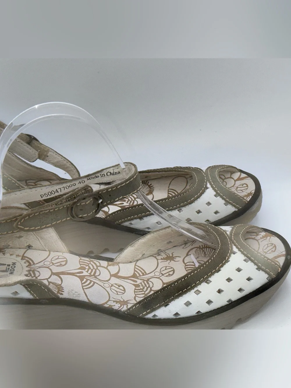 Fly London Ydel Sandals Shoes Size 9-9.5 US 40 EU Beige White Leather Strap AA27
